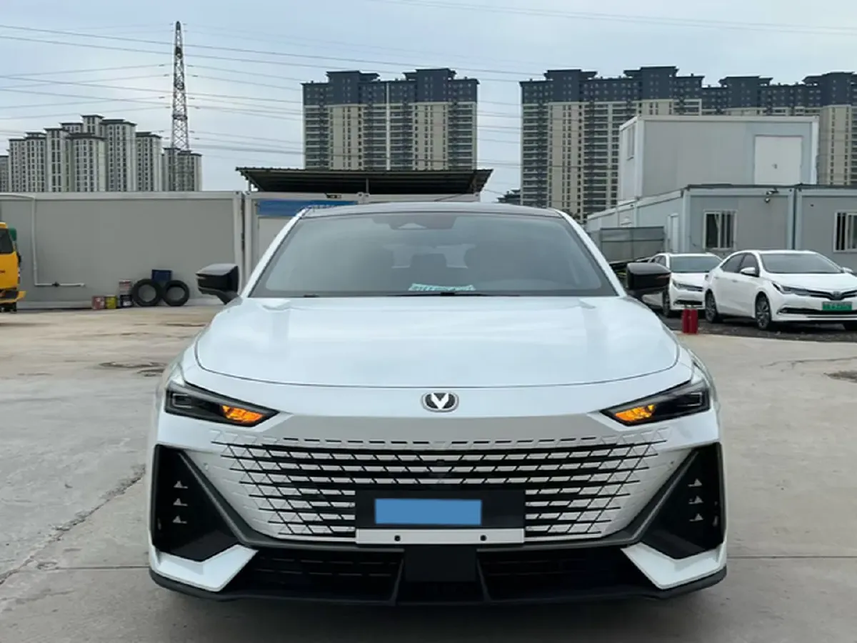 2022 ChangAn UNI-V 1.5T 188HP L4 7DCT,autocango,china used car exporter,china ev exporter,chinese used car exporter,chinese used ev exporter