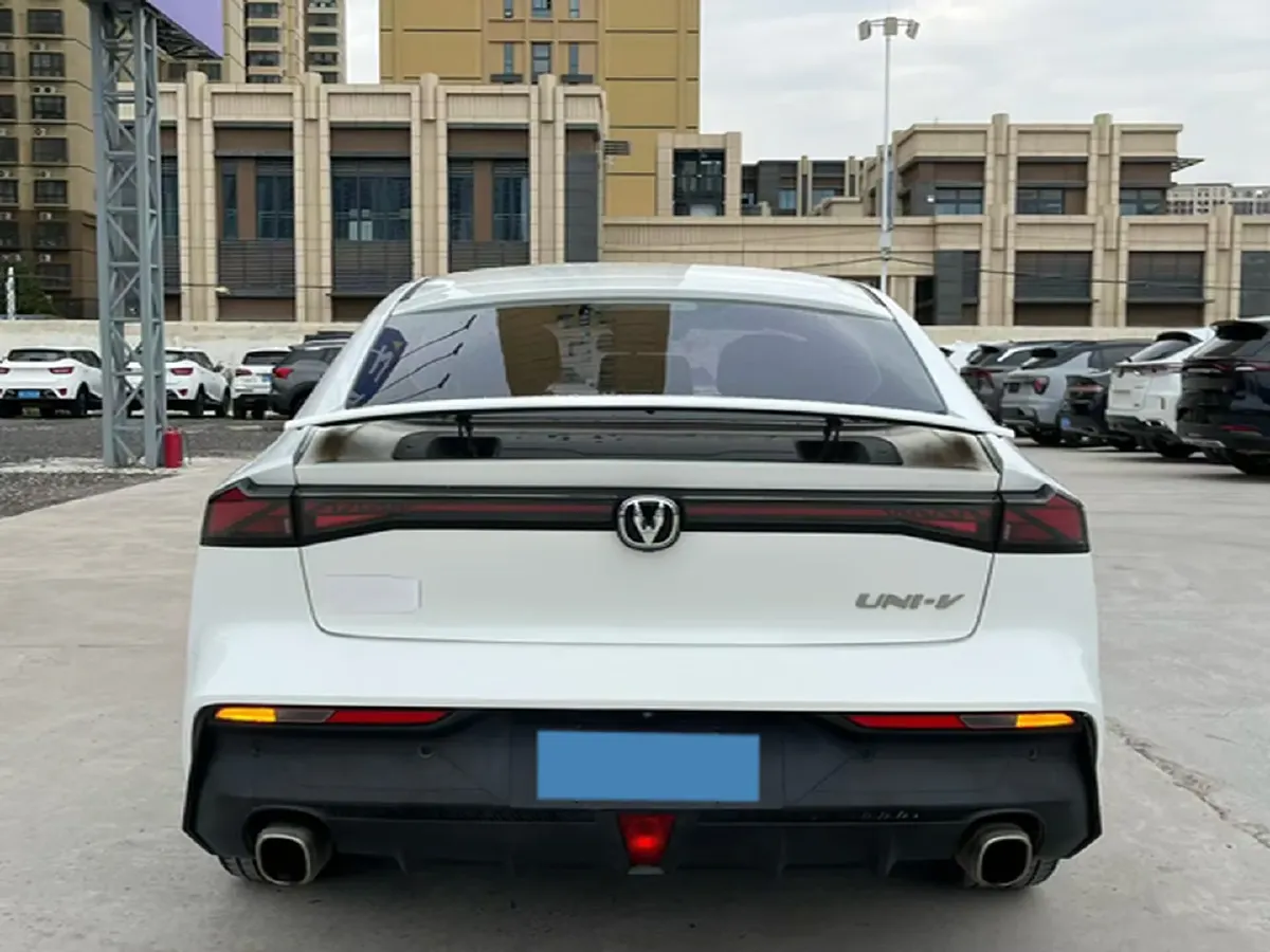 2022 ChangAn UNI-V 1.5T 188HP L4 7DCT,autocango,china used car exporter,china ev exporter,chinese used car exporter,chinese used ev exporter