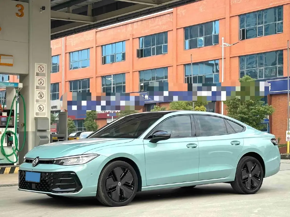 2025 Volkswagen Passat 2.0T 220HP L4 7DCT