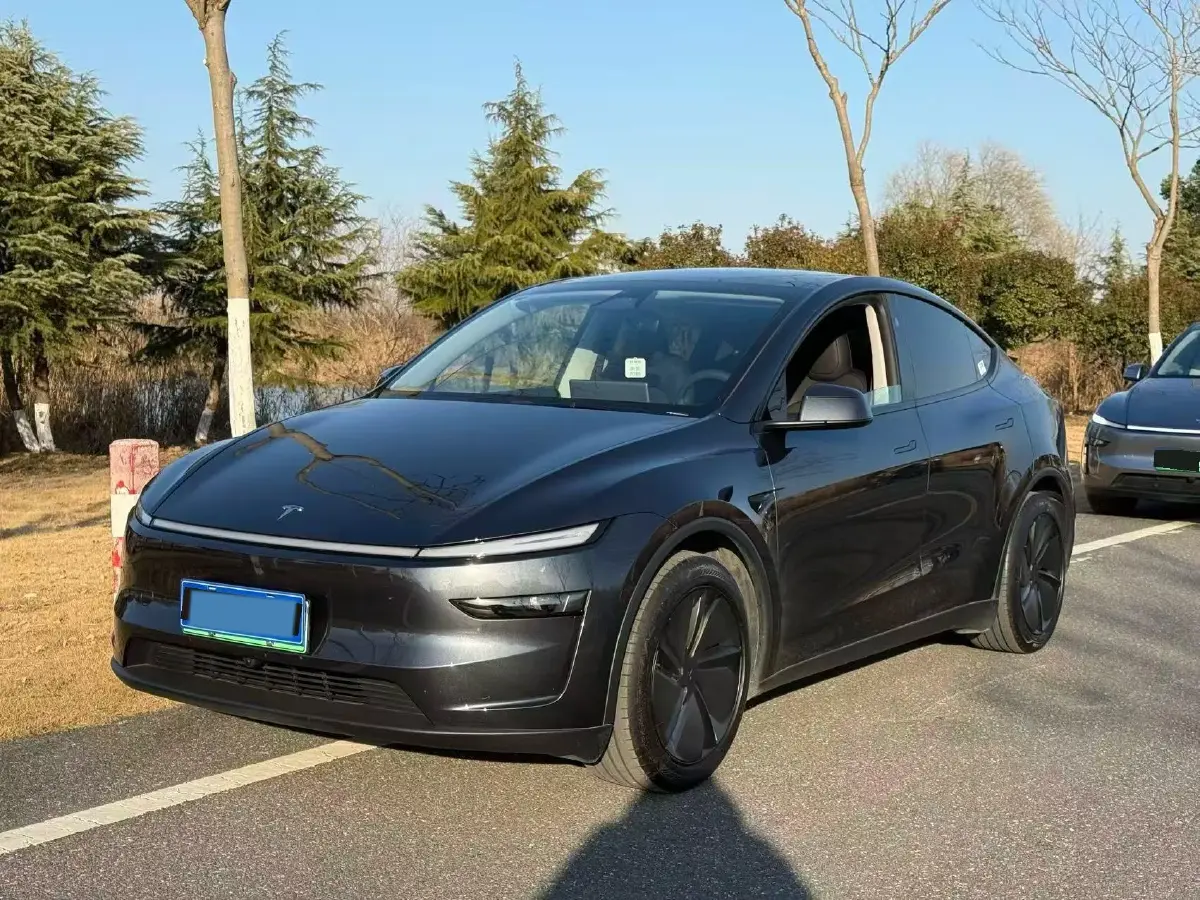 2025 Tesla Model Y BEV 62.5KWH