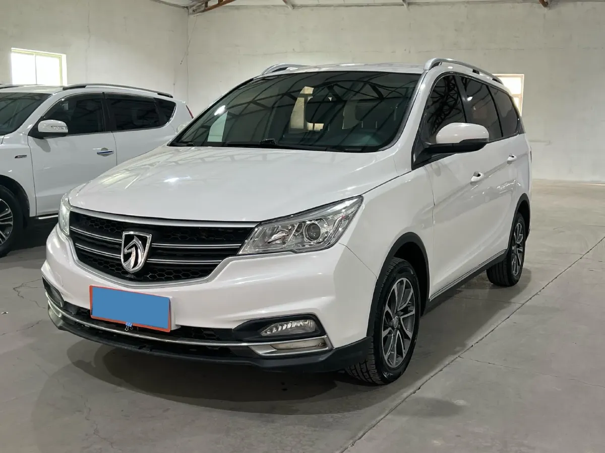 2019 BaoJun 730 1.5L 105HP L4 6MT,autocango,china used car exporter,china ev exporter,chinese used car exporter,chinese used ev exporter