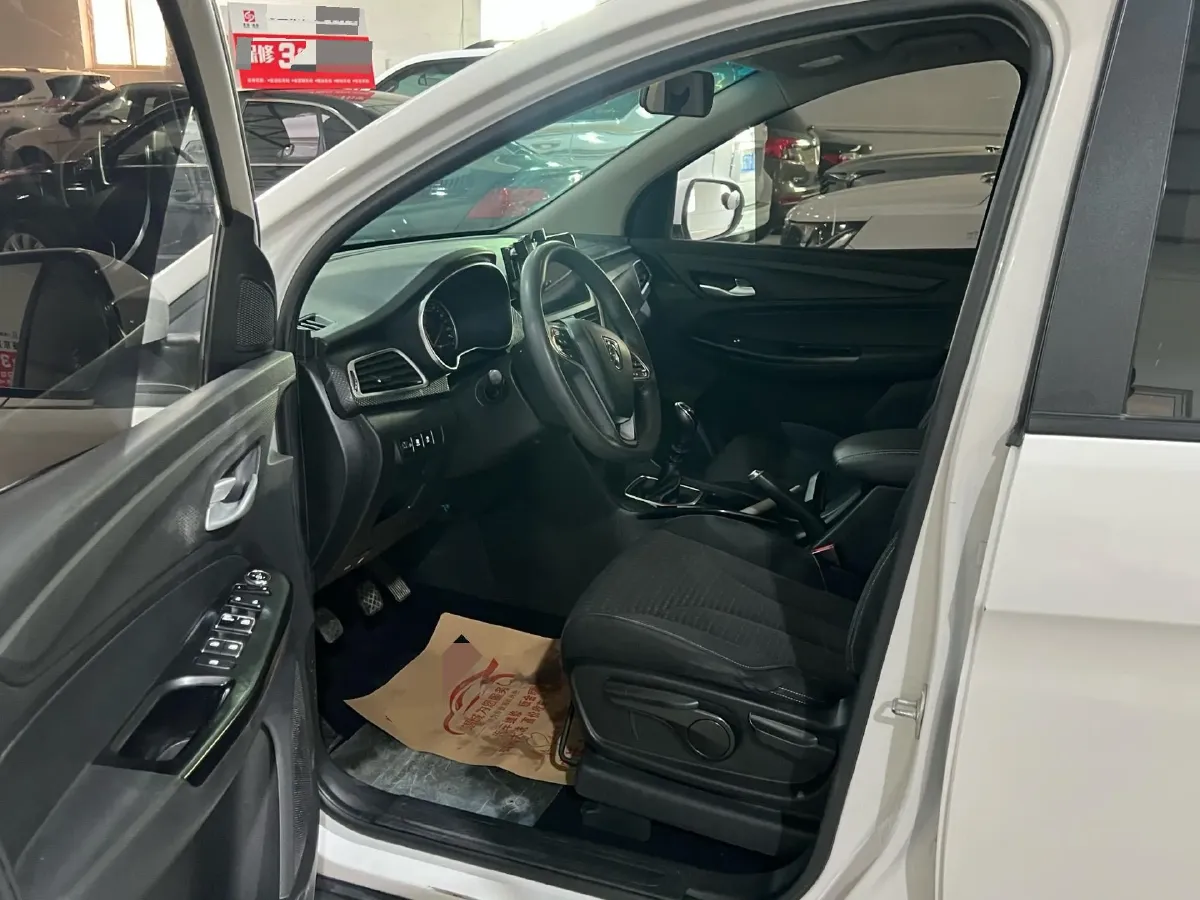 2019 BaoJun 730 1.5L 105HP L4 6MT,autocango,china used car exporter,china ev exporter,chinese used car exporter,chinese used ev exporter