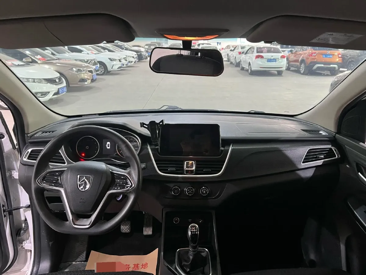 2019 BaoJun 730 1.5L 105HP L4 6MT,autocango,china used car exporter,china ev exporter,chinese used car exporter,chinese used ev exporter