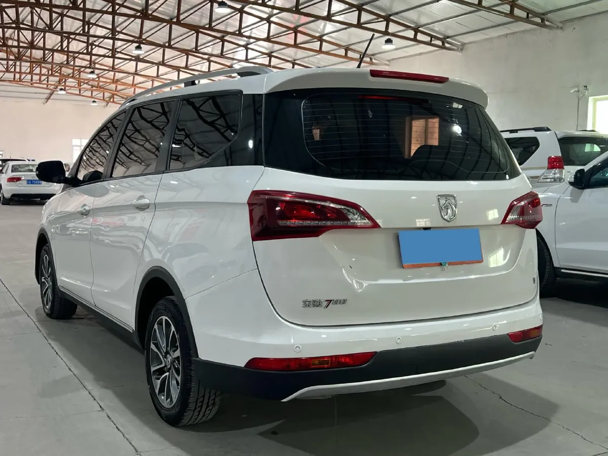 2019 BaoJun 730 1.5L 105HP L4 6MT,autocango,china used car exporter,china ev exporter,chinese used car exporter,chinese used ev exporter
