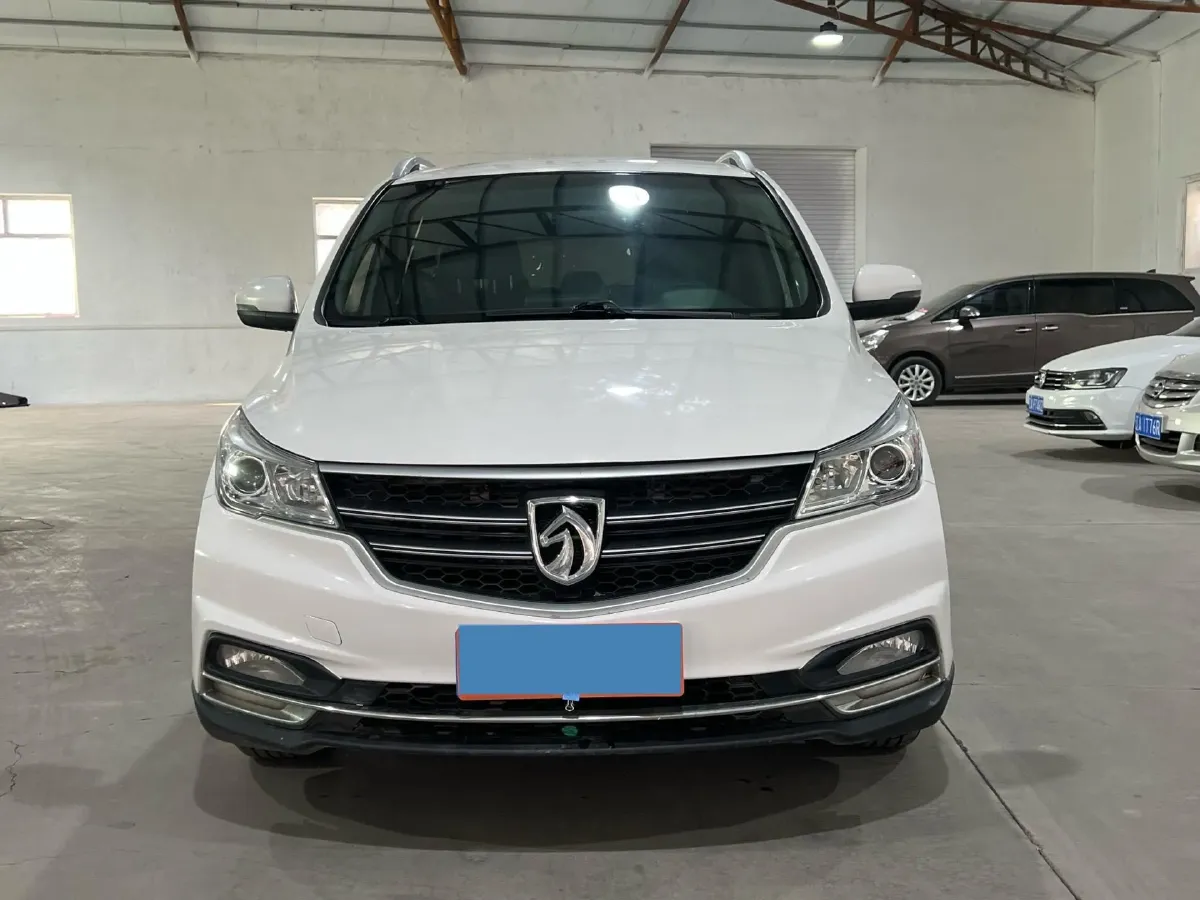 2019 BaoJun 730 1.5L 105HP L4 6MT,autocango,china used car exporter,china ev exporter,chinese used car exporter,chinese used ev exporter
