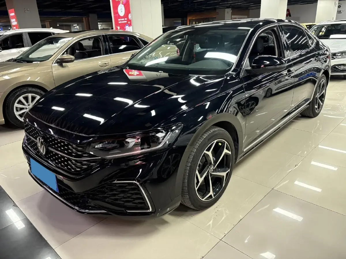 2024 Volkswagen Passat 2.0T 186HP L4 7DCT