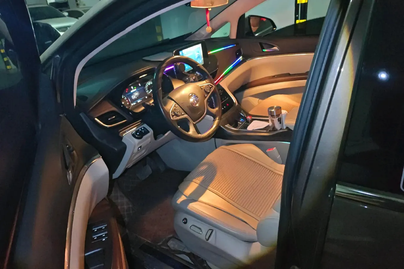 2021 Buick GL8 2.0T 237HP L4 9AT,autocango,china used car exporter,china ev exporter,chinese used car exporter,chinese used ev exporter