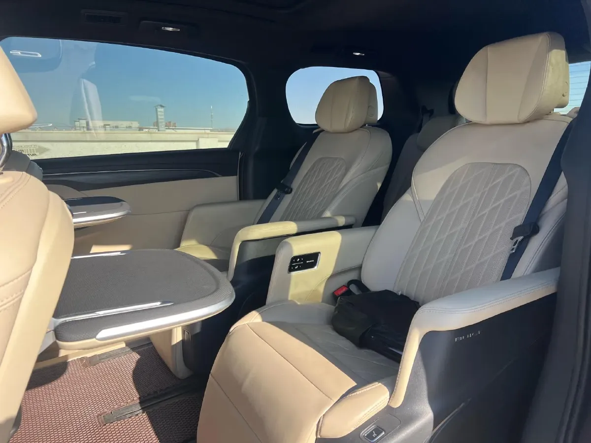 2022 Buick GL8 2.0T 237HP L4 9AT,autocango,china used car exporter,china ev exporter,chinese used car exporter,chinese used ev exporter