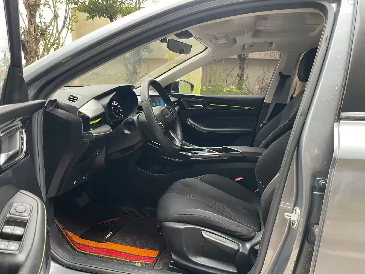 2021 Roewe i5 1.5L 120HP L4 CVT,autocango,china used car exporter,china ev exporter,chinese used car exporter,chinese used ev exporter