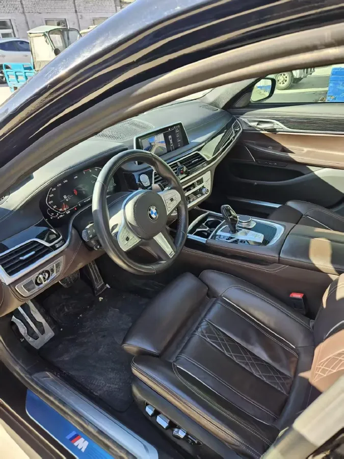 2021 BMW 7 Series 2.0T 265HP L4 8AT,autocango,china used car exporter,china ev exporter,chinese used car exporter,chinese used ev exporter