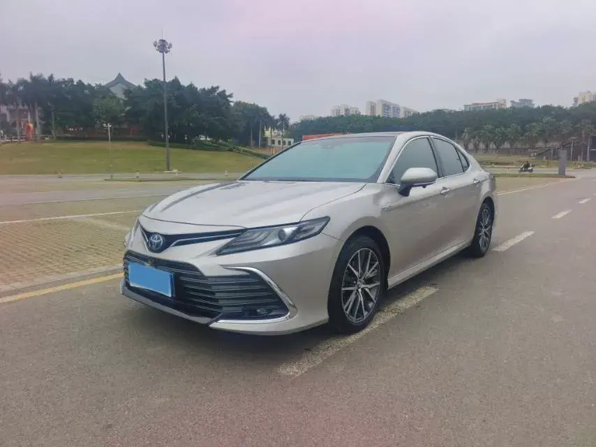 2023 Toyota Camry 2.5L 178HP L4 E-CVT Hybrid
