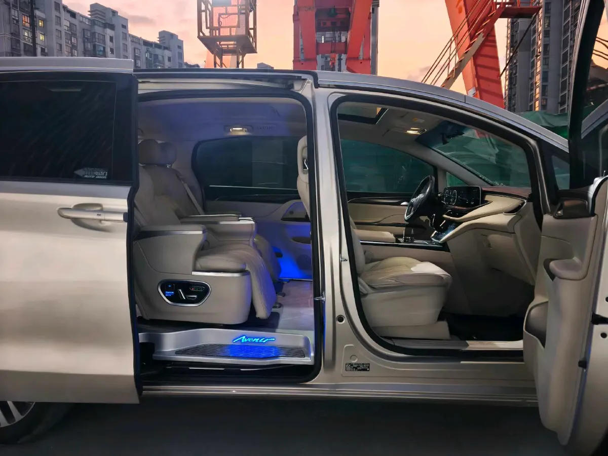 2022 Buick GL8 2.0T 237HP L4 9AT,autocango,china used car exporter,china ev exporter,chinese used car exporter,chinese used ev exporter