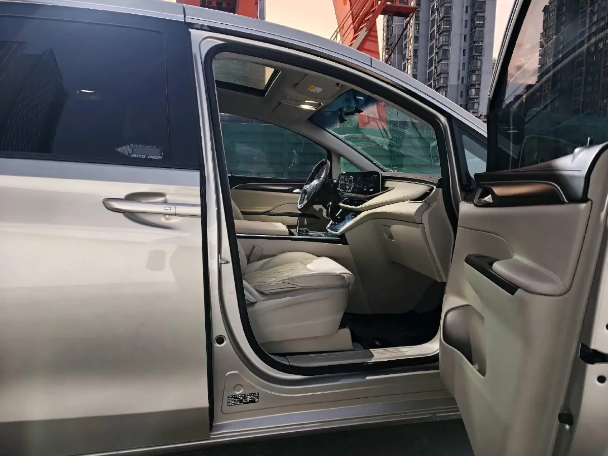 2022 Buick GL8 2.0T 237HP L4 9AT,autocango,china used car exporter,china ev exporter,chinese used car exporter,chinese used ev exporter