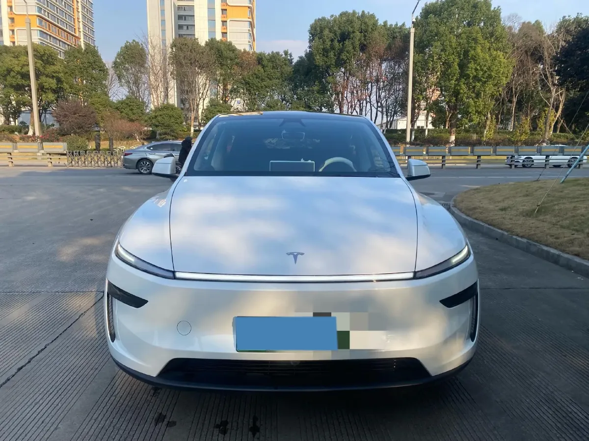 2025 Tesla Model Y BEV 62.5KWH,autocango,china used car exporter,china ev exporter,chinese used car exporter,chinese used ev exporter