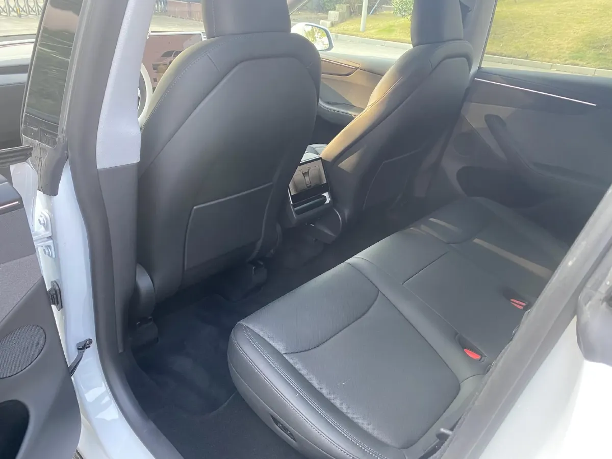 2025 Tesla Model Y BEV 62.5KWH,autocango,china used car exporter,china ev exporter,chinese used car exporter,chinese used ev exporter