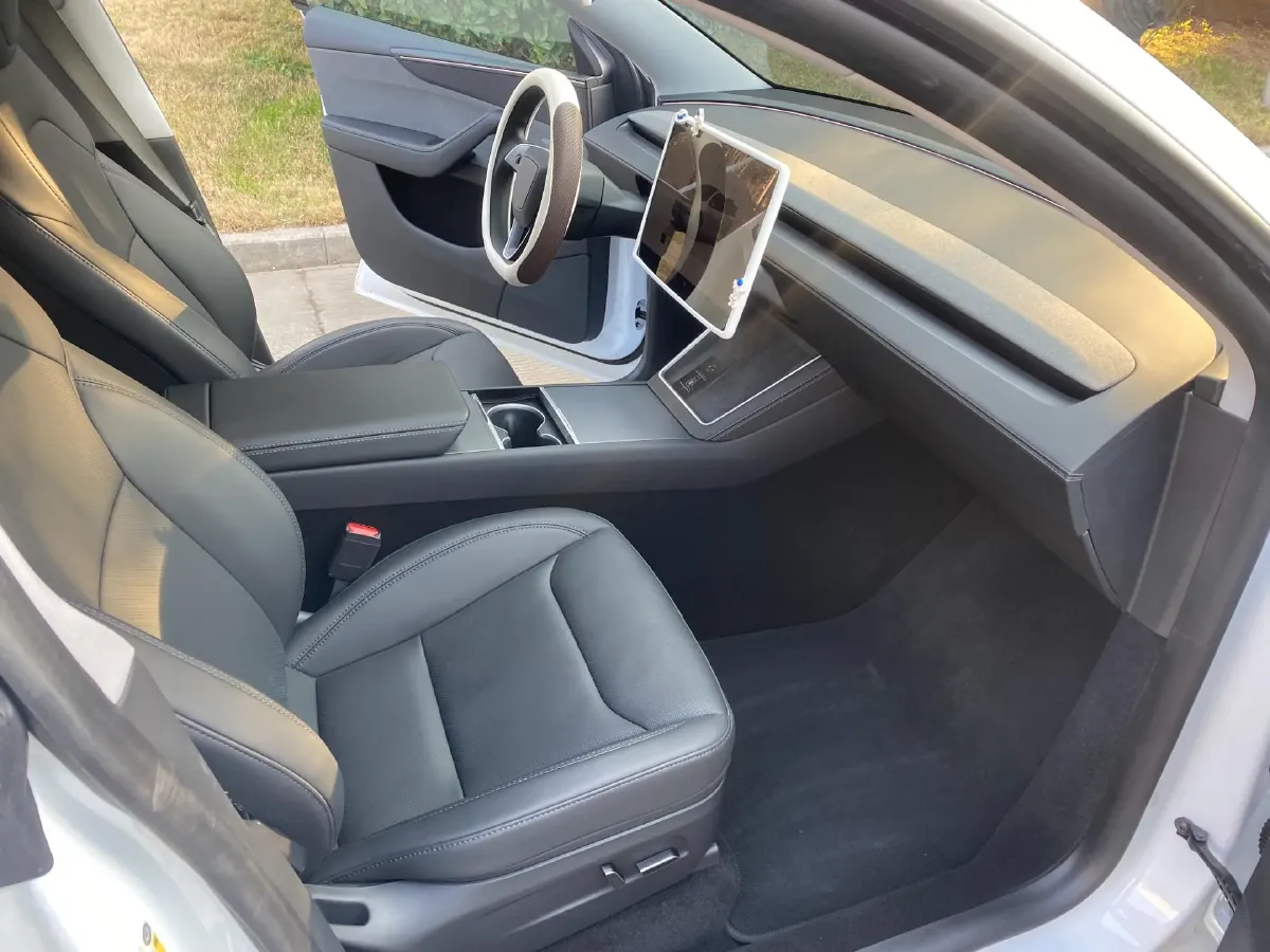 2025 Tesla Model Y BEV 62.5KWH,autocango,china used car exporter,china ev exporter,chinese used car exporter,chinese used ev exporter