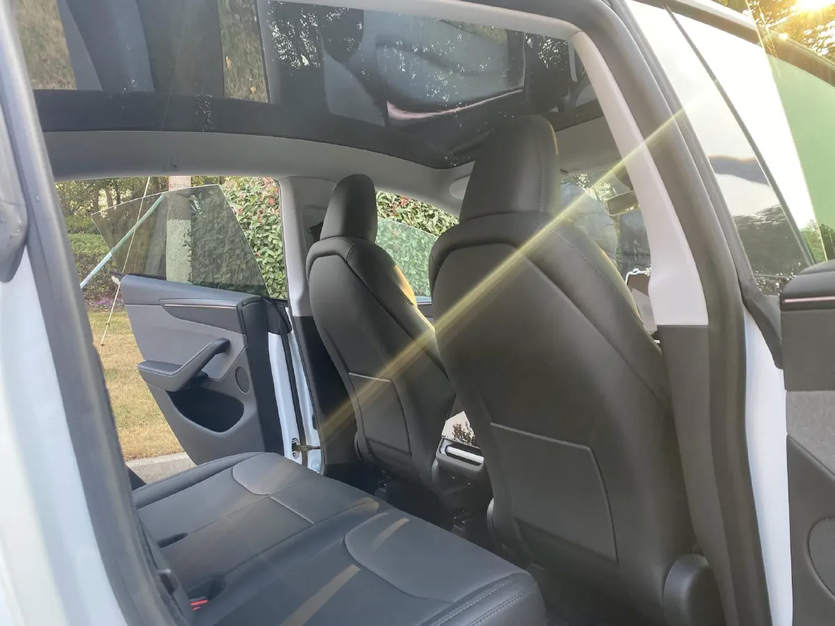 2025 Tesla Model Y BEV 62.5KWH,autocango,china used car exporter,china ev exporter,chinese used car exporter,chinese used ev exporter