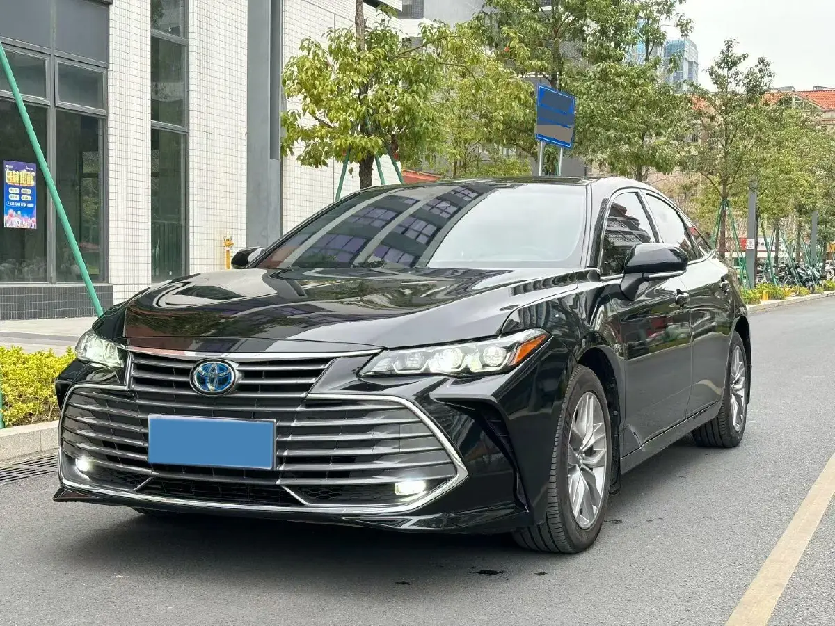 2019 Toyota Avalon 2.5L 178HP L4 E-CVT Hybrid