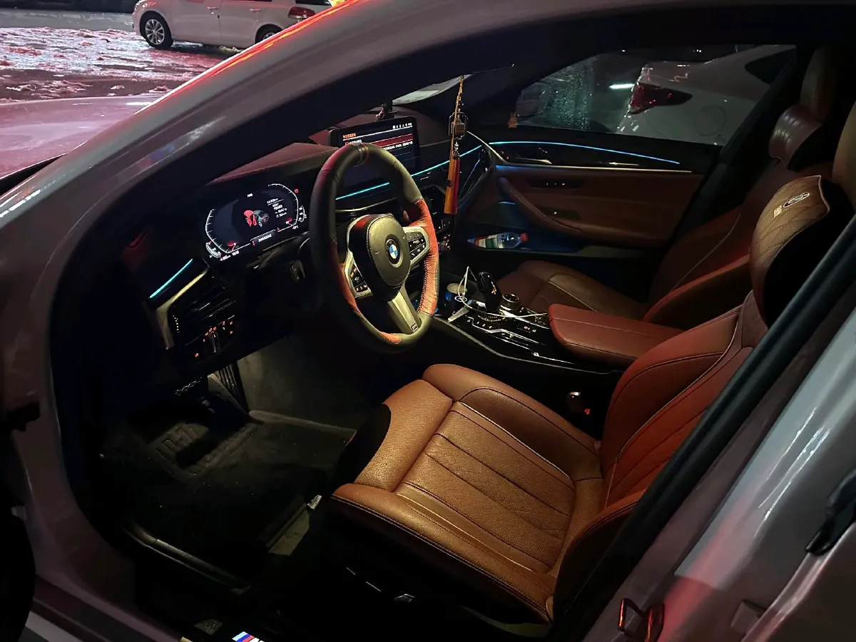 2022 BMW 5 Series 2.0T 252HP L4 8AT,autocango,china used car exporter,china ev exporter,chinese used car exporter,chinese used ev exporter