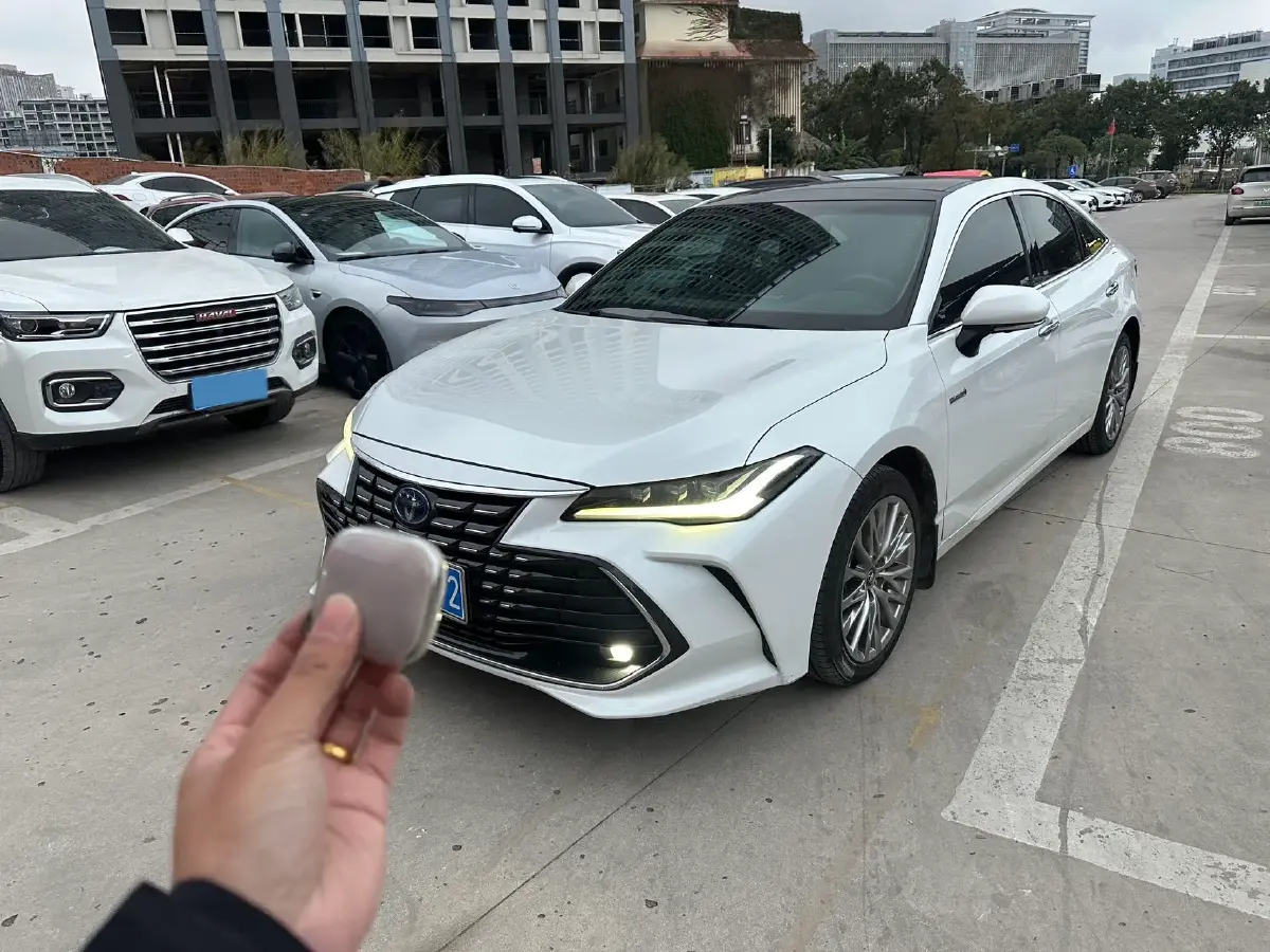 2022 Toyota Avalon 2.5L 178HP L4 E-CVT Hybrid