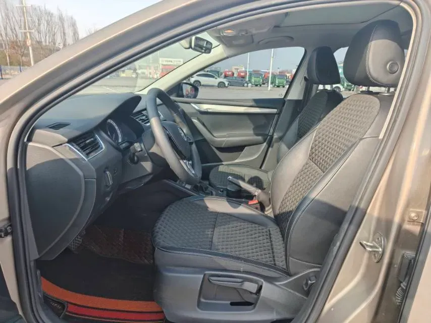 2019 Skoda Octavia 1.2T 116HP L4 7DCT,autocango,china used car exporter,china ev exporter,chinese used car exporter,chinese used ev exporter
