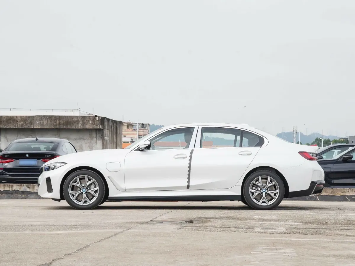 2024 BMW i3 BEV 70KWH,autocango,china used car exporter,china ev exporter,chinese used car exporter,chinese used ev exporter