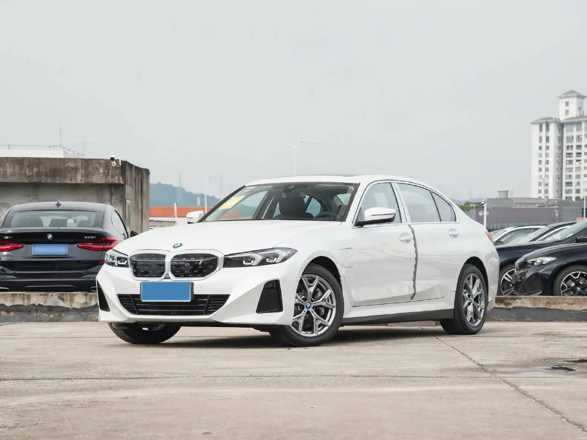 2024 BMW i3 BEV 70KWH