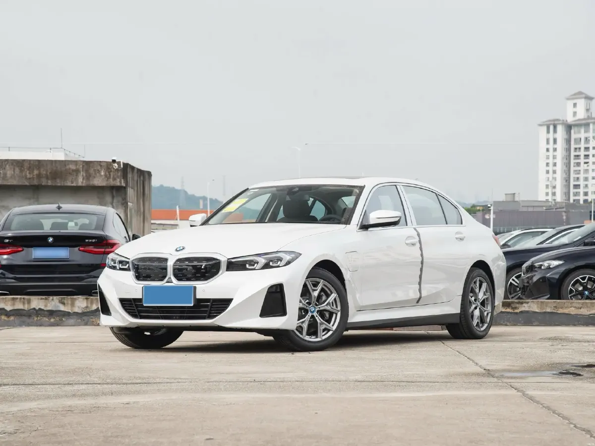 2024 BMW i3 BEV 70KWH,autocango,china used car exporter,china ev exporter,chinese used car exporter,chinese used ev exporter