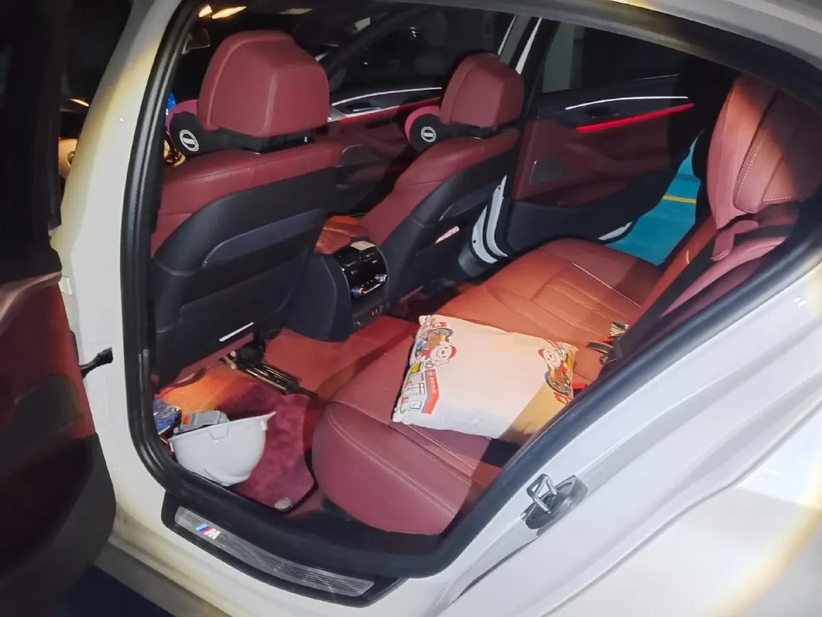 2023 BMW 5 Series 2.0T 245HP L4 8AT,autocango,china used car exporter,china ev exporter,chinese used car exporter,chinese used ev exporter