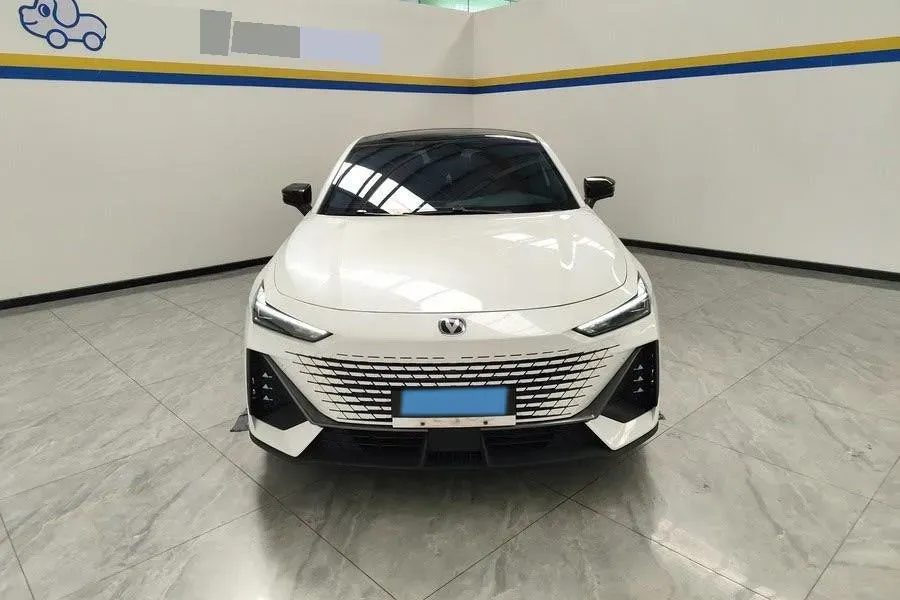 2022 ChangAn UNI-V 1.5T 188HP L4 7DCT,autocango,china used car exporter,china ev exporter,chinese used car exporter,chinese used ev exporter
