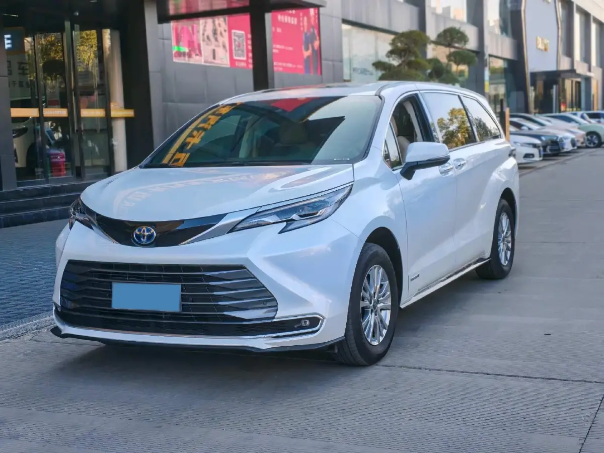 2023 Toyota Sienna 2.5L 189HP L4 E-CVT Hybrid