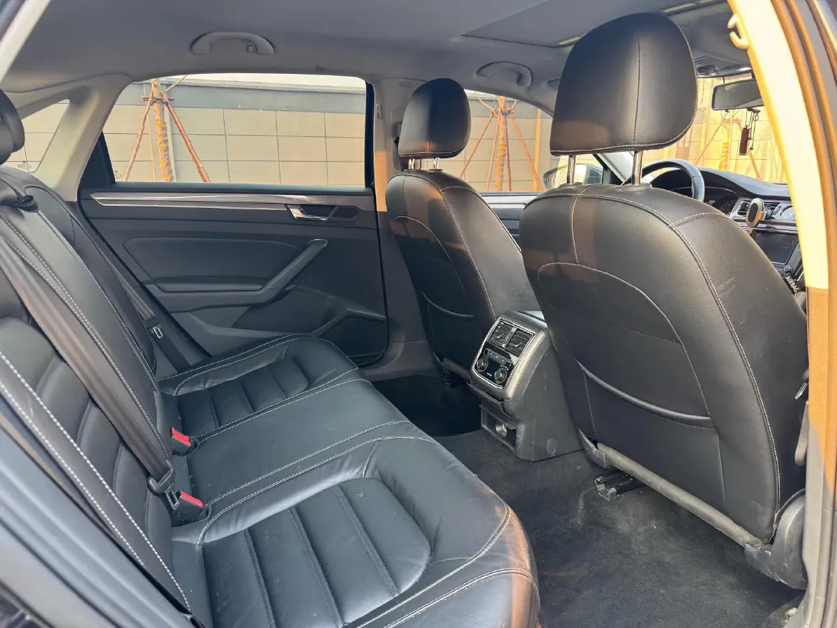 2017 Volkswagen Passat 1.8T 180HP L4 7DCT,autocango,china used car exporter,china ev exporter,chinese used car exporter,chinese used ev exporter