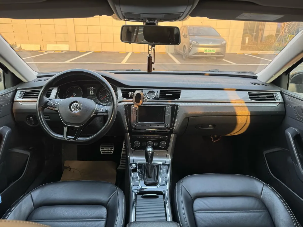 2017 Volkswagen Passat 1.8T 180HP L4 7DCT,autocango,china used car exporter,china ev exporter,chinese used car exporter,chinese used ev exporter