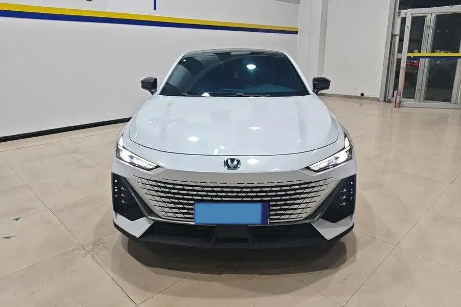 2022 ChangAn UNI-V 1.5T 188HP L4 7DCT,autocango,china used car exporter,china ev exporter,chinese used car exporter,chinese used ev exporter