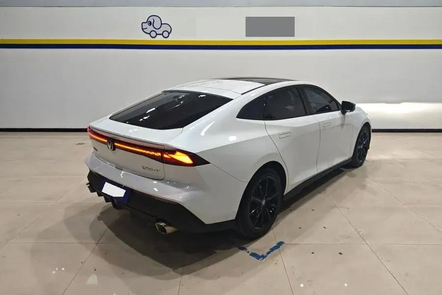 2022 ChangAn UNI-V 1.5T 188HP L4 7DCT,autocango,china used car exporter,china ev exporter,chinese used car exporter,chinese used ev exporter