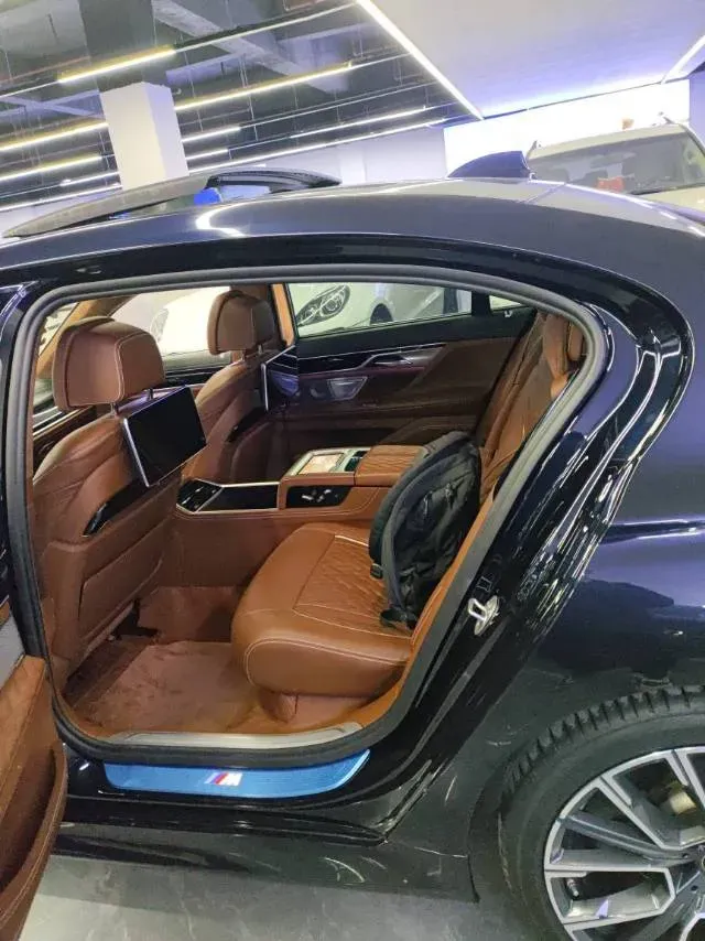 2021 BMW 7 Series 3.0T 340HP L6 8AT,autocango,china used car exporter,china ev exporter,chinese used car exporter,chinese used ev exporter