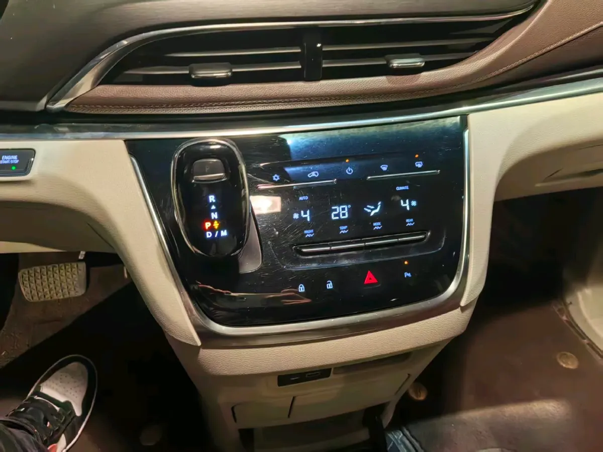 2023 Buick GL8 2.0T 237HP L4 9AT,autocango,china used car exporter,china ev exporter,chinese used car exporter,chinese used ev exporter