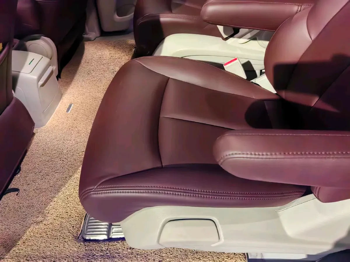 2023 Buick GL8 2.0T 237HP L4 9AT,autocango,china used car exporter,china ev exporter,chinese used car exporter,chinese used ev exporter