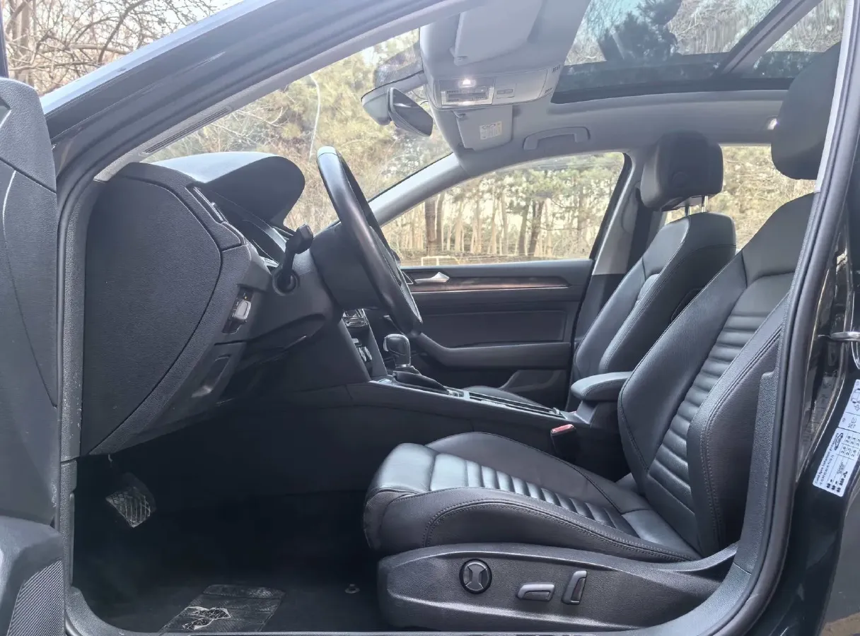 2019 Volkswagen Magotan 2.0T 186HP L4 7DCT,autocango,china used car exporter,china ev exporter,chinese used car exporter,chinese used ev exporter