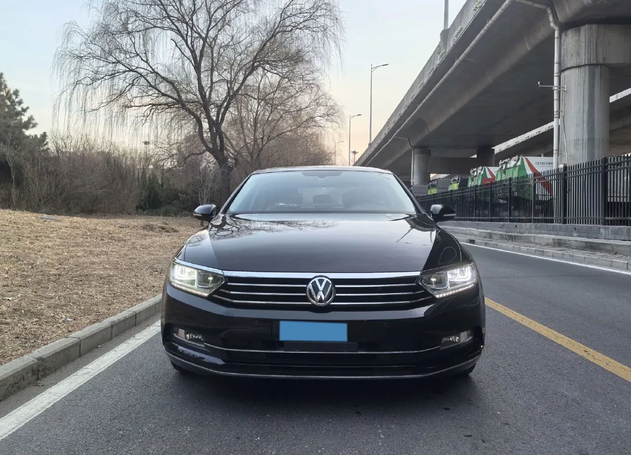 2019 Volkswagen Magotan 2.0T 186HP L4 7DCT,autocango,china used car exporter,china ev exporter,chinese used car exporter,chinese used ev exporter