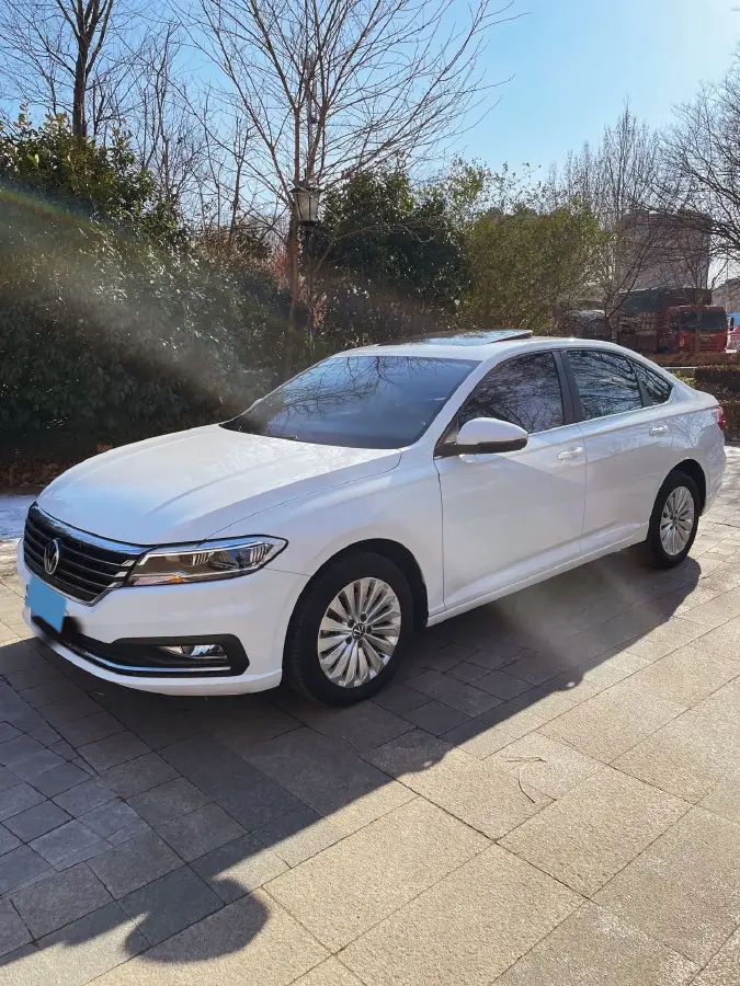 2022 Volkswagen Sagitar 1.2T 116HP L4 7DCT