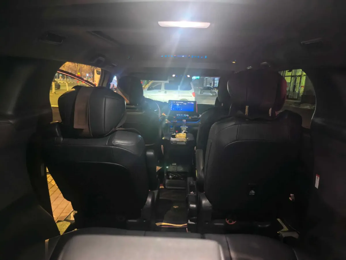 2023 Toyota Granvia 2.5L 189HP L4 E-CVT Hybrid,autocango,china used car exporter,china ev exporter,chinese used car exporter,chinese used ev exporter