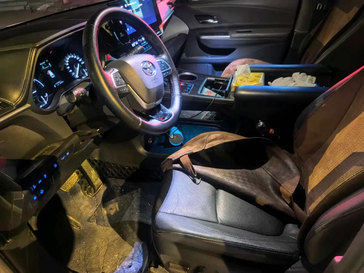 2023 Toyota Granvia 2.5L 189HP L4 E-CVT Hybrid,autocango,china used car exporter,china ev exporter,chinese used car exporter,chinese used ev exporter