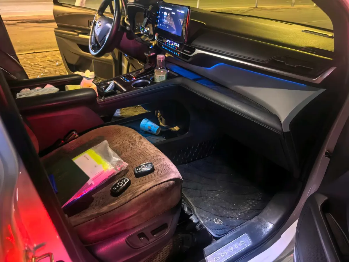 2023 Toyota Granvia 2.5L 189HP L4 E-CVT Hybrid,autocango,china used car exporter,china ev exporter,chinese used car exporter,chinese used ev exporter