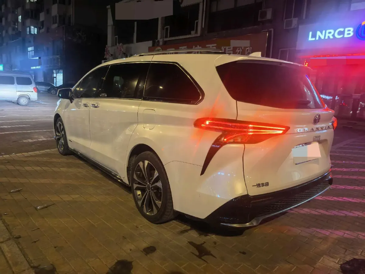 2023 Toyota Granvia 2.5L 189HP L4 E-CVT Hybrid,autocango,china used car exporter,china ev exporter,chinese used car exporter,chinese used ev exporter