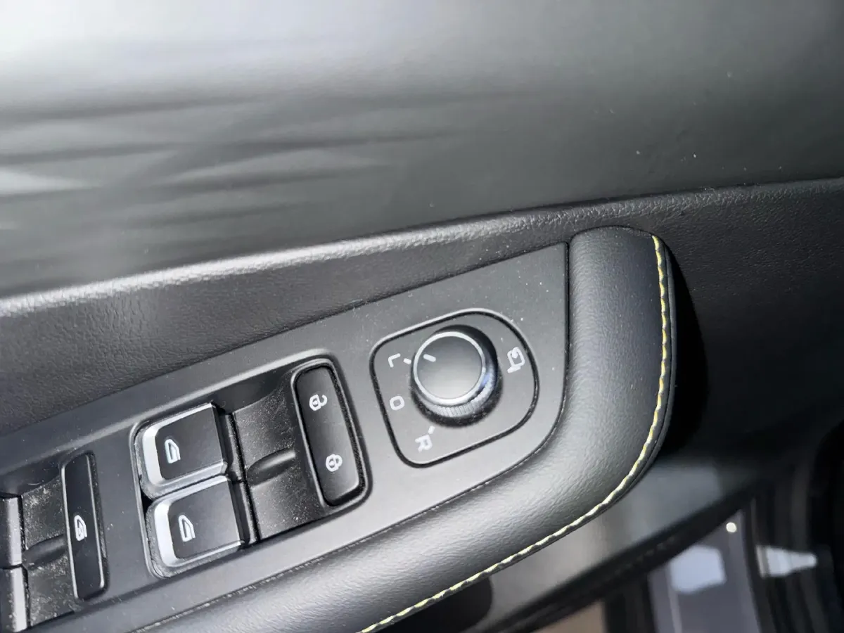 2025 Geely Coolray 1.5T 181HP L4 7DCT,autocango,china used car exporter,china ev exporter,chinese used car exporter,chinese used ev exporter