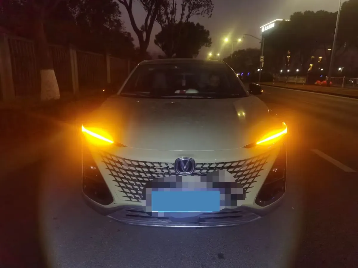 2022 ChangAn UNI-T 1.5T 188HP L4 7DCT,autocango,china used car exporter,china ev exporter,chinese used car exporter,chinese used ev exporter