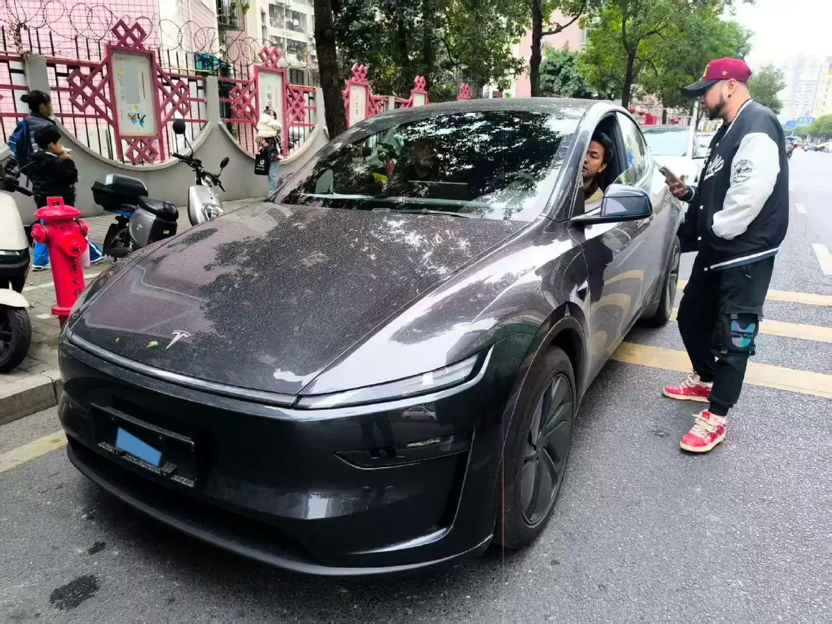 2026 Tesla Model Y BEV