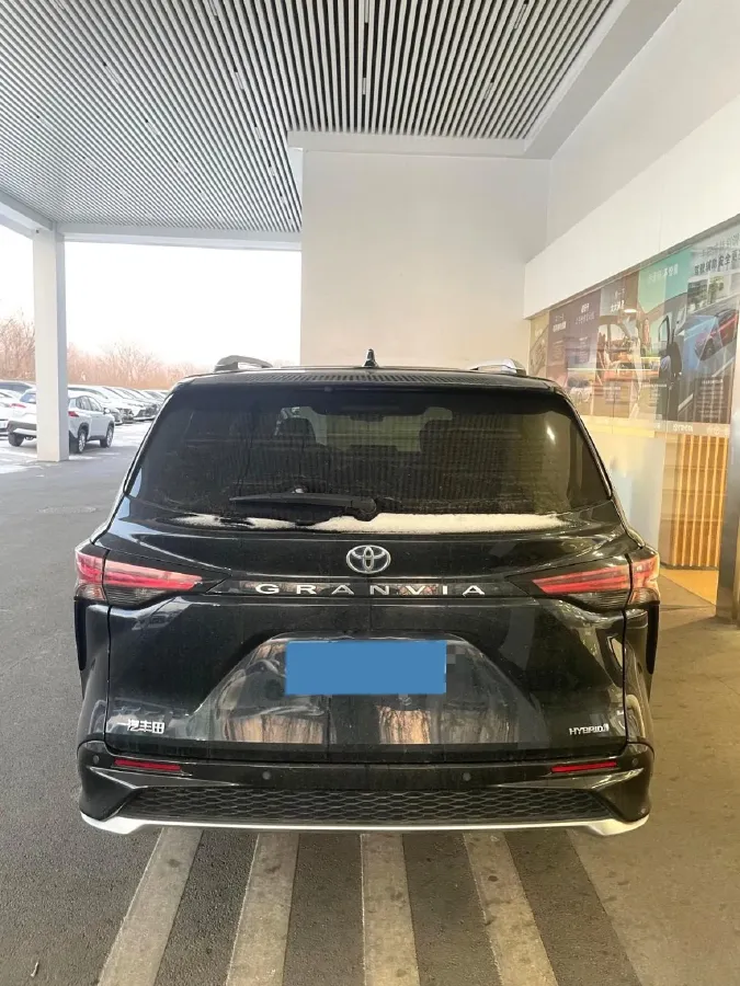 2023 Toyota Granvia 2.5L 189HP L4 E-CVT Hybrid,autocango,china used car exporter,china ev exporter,chinese used car exporter,chinese used ev exporter
