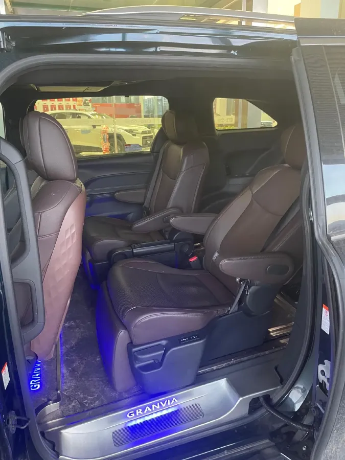 2023 Toyota Granvia 2.5L 189HP L4 E-CVT Hybrid,autocango,china used car exporter,china ev exporter,chinese used car exporter,chinese used ev exporter